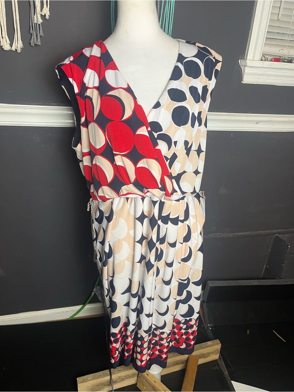 Cato Size XL Sleeveless V-Neck Midi Dress with Bold Circle Print